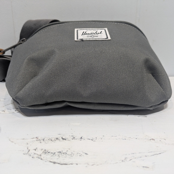 Herschel Dark Gray Belt Bag Fanny‎ Pack In Small - Picture 4 of 8